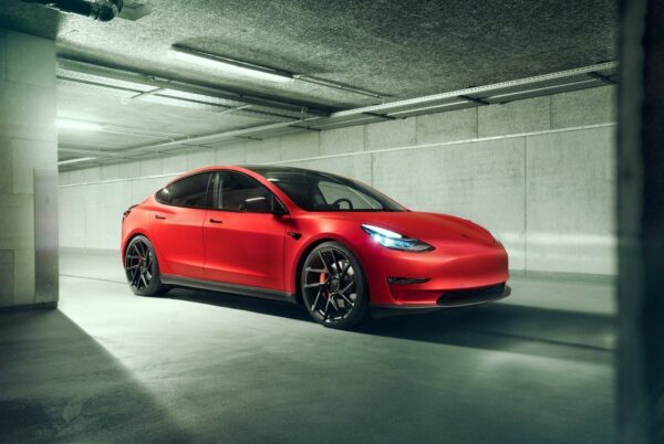 Tesla Model 3 - Stranske plošče Novitec